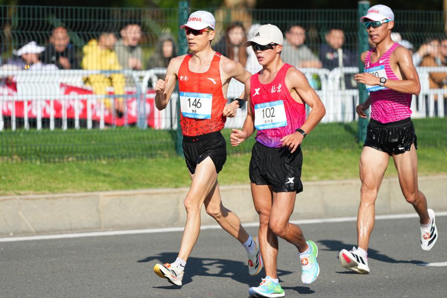 [图]十五运会田径首金诞生 张俊男子20公里竞走卫冕