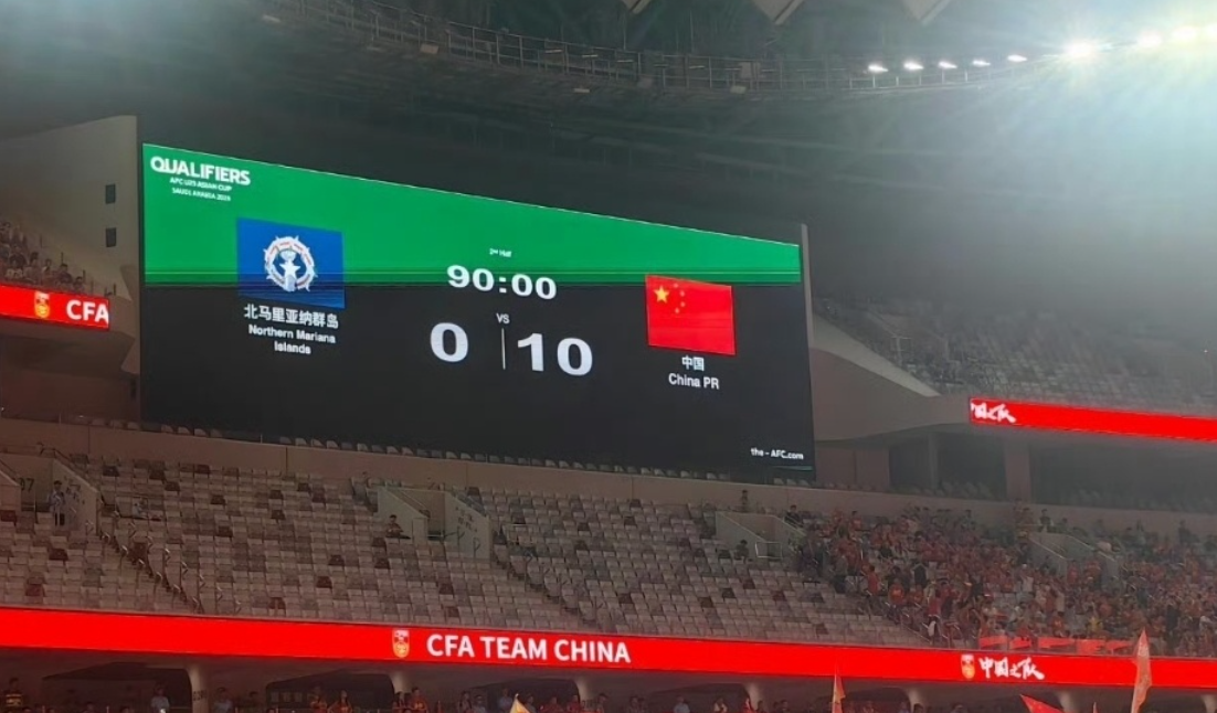 3万多球迷见证：18岁天才激活国足，末轮对决劲敌，争夺第1